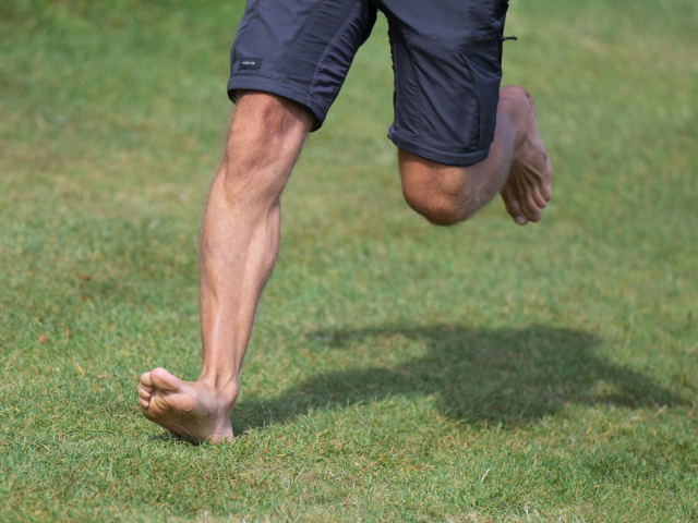 Beh na boso / Barefoot /