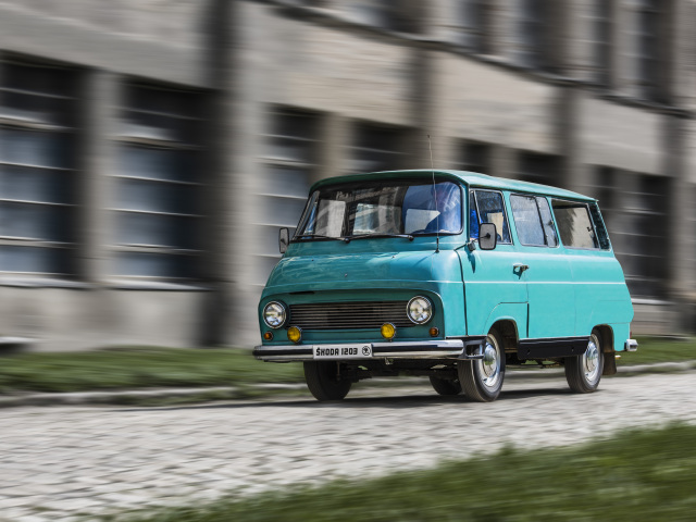 Najslávnejším produktom závodu vo Vrchlabí je Škoda 1203. Jej výroba sa ale neskôr presťahovala do Trnavy.