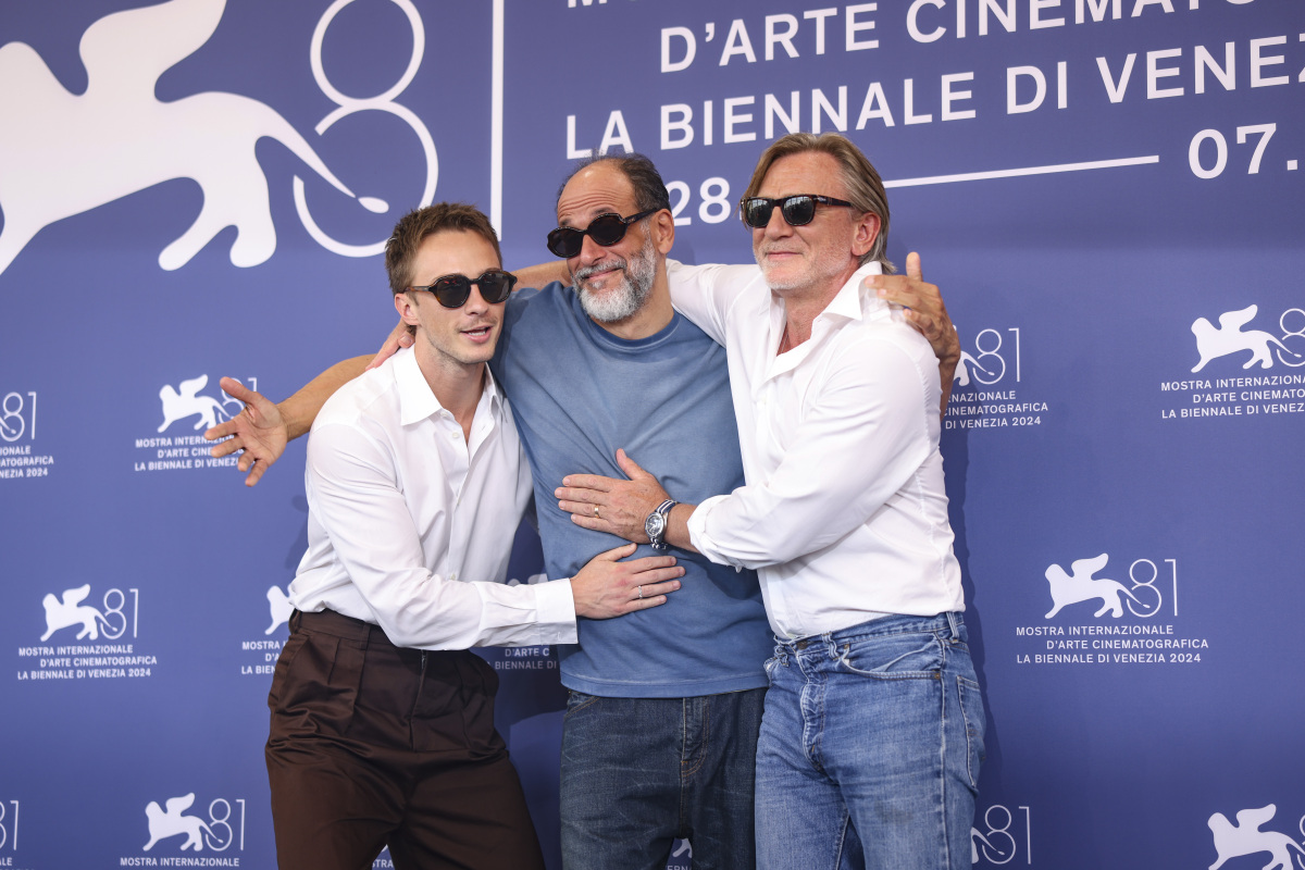 Daniel Craig (vpravo) a Drew Starkey