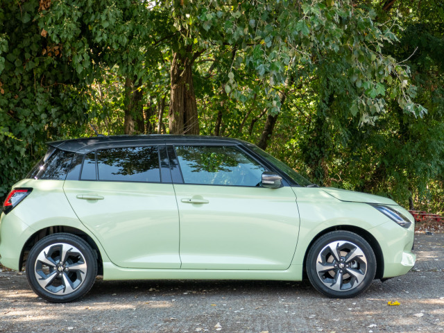 Do dĺžky narástol Swift len 15 mm. A na rázvore náprav nepribudol ani jeden. Stále chce byť mestským hatchbackom.