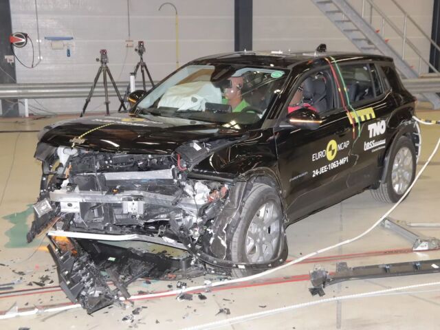 Jeep Avenger získal množstvo prestížnych ocenení, ale jeho bezpečnosť je pre Euro NCAP veľkým sklamaním. Výsledok je kombináciou zlyhaní pri ochrane 10-ročných pasažierov a nedostatočne účinných predkolíznych systémov.