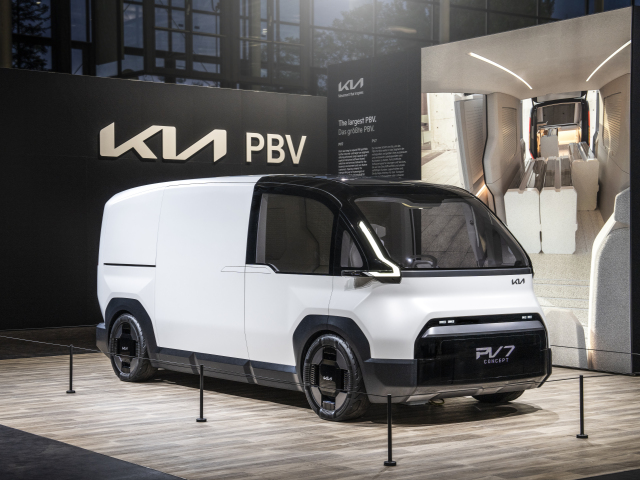 Vozidlá Kia PVB budú mať futuristický dizajn a vďaka kompaktnej elektrickej technológii aj nadštandardný úžitkový priestor a nízku nakladaciu hranu. Pripravené sú na široké spektrum úloh.