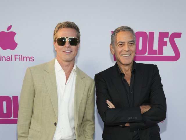 Brad Pitt (vľavo) a George Clooney