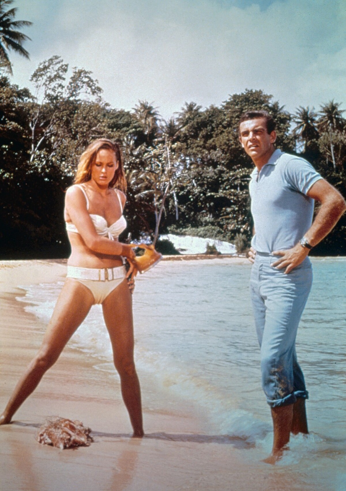 Preslávila sa ako Bond Girl menom Honey Rider v roku 1962, jej bikiny, v ktorých sa v bondovke Dr. No objavila, sa stali ikonickými. Išlo o švajčiarsku rodáčku...