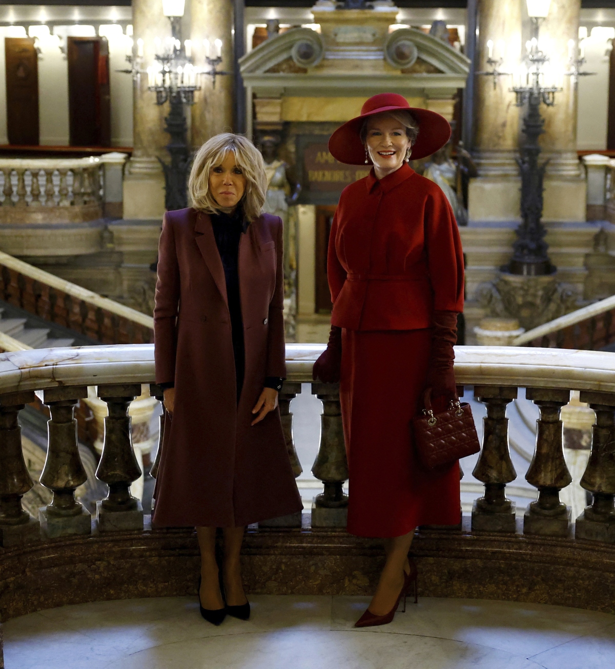 Brigitte Macron (vľavo) a beglická kráľovná Mathilde