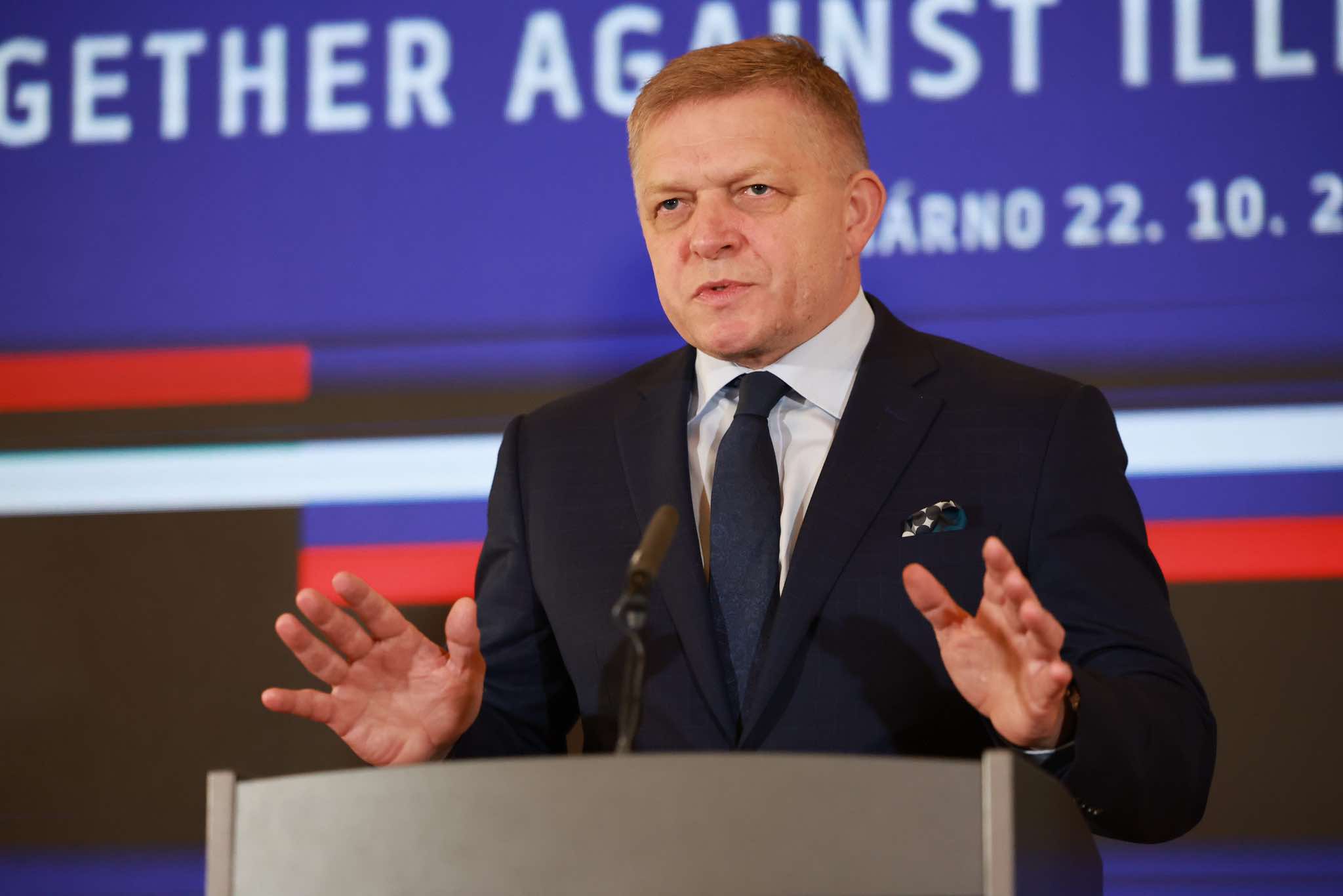 Premiér SR Robert Fico na tlačovej konferencii s lídrami Maďarska a Srbska v Komárne, 22. októbra 2024.