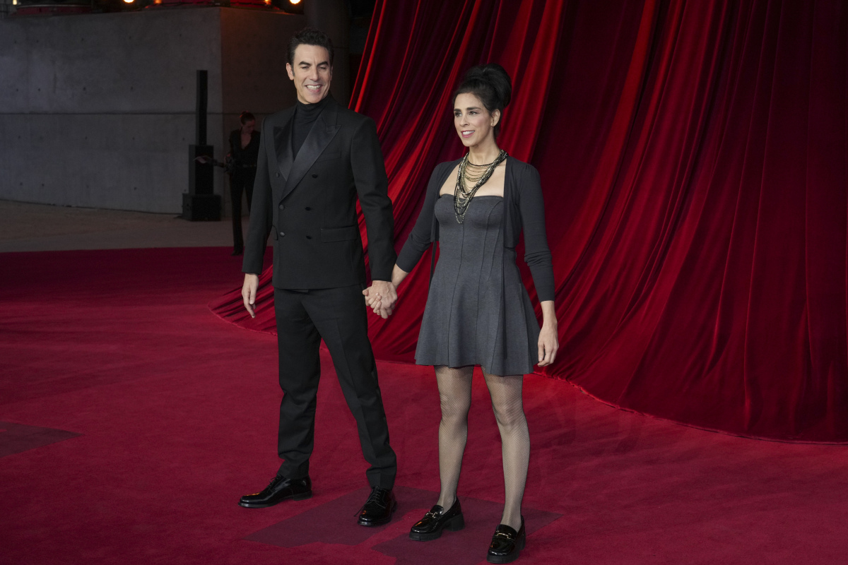 Herec a komik Sacha Baron Cohen a jeho partnerka Sarah Silverman.
