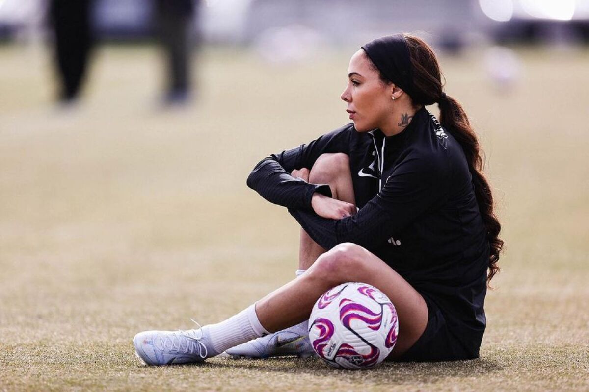 sydney leroux2