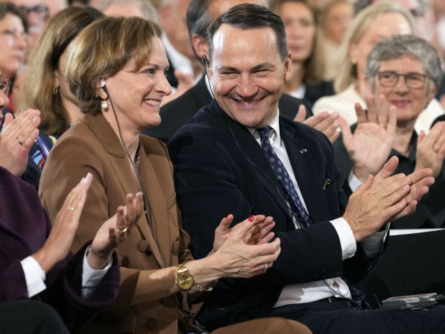 sikorski, Applebaumová