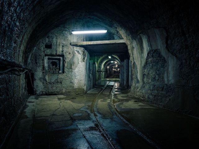tunel, bunker, vojna, úkryt, podzemie, chodba,