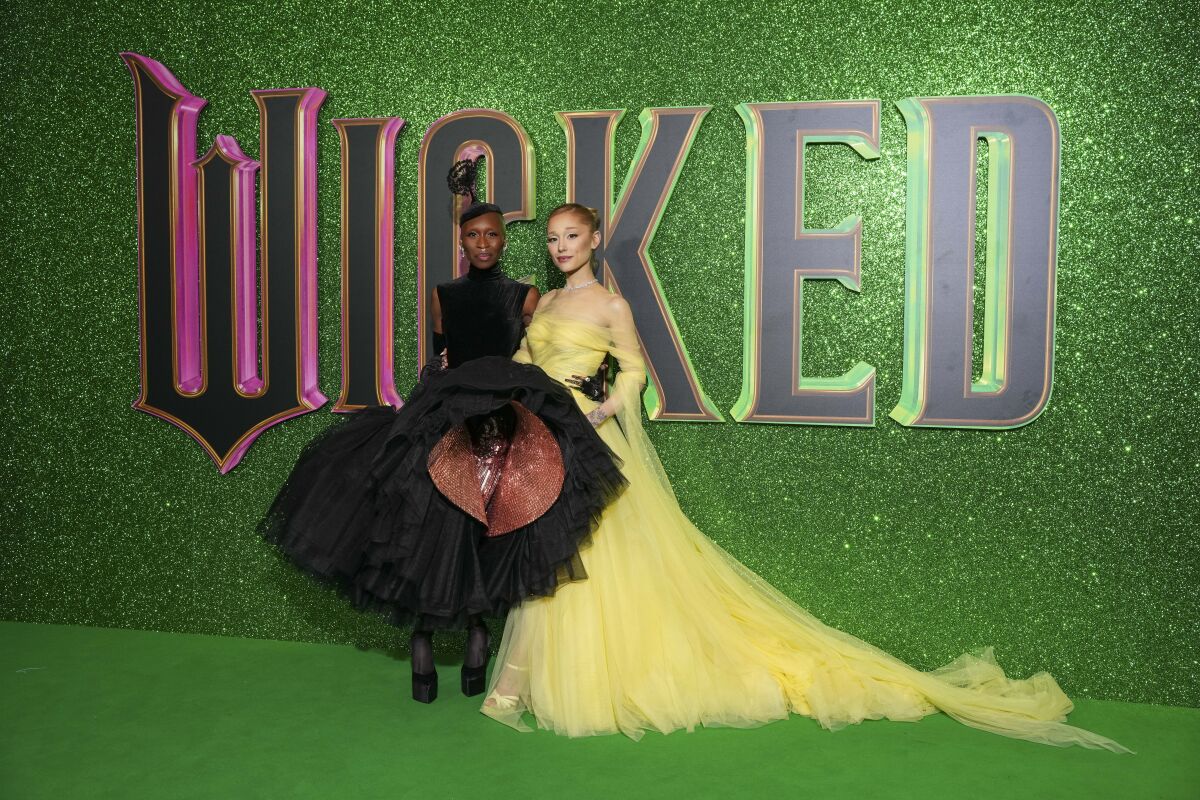 Cynthia Erivo (vľavo) a Ariana Grande