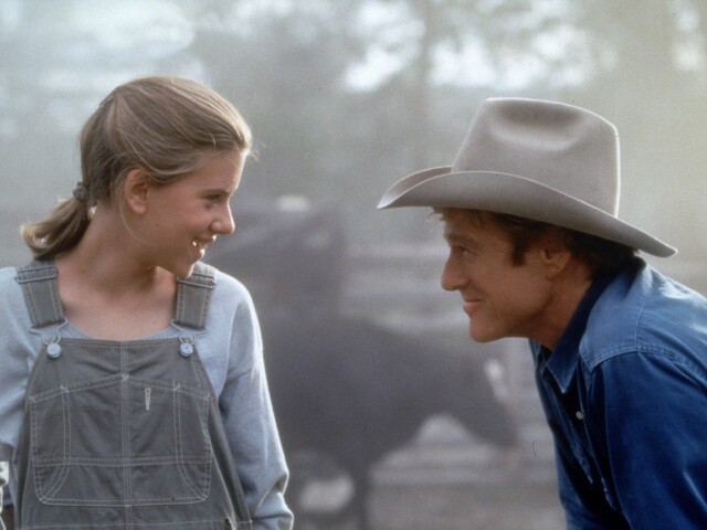 Scarlett Johansson a  Robert Redford vo filme zaklínač koní (1998).