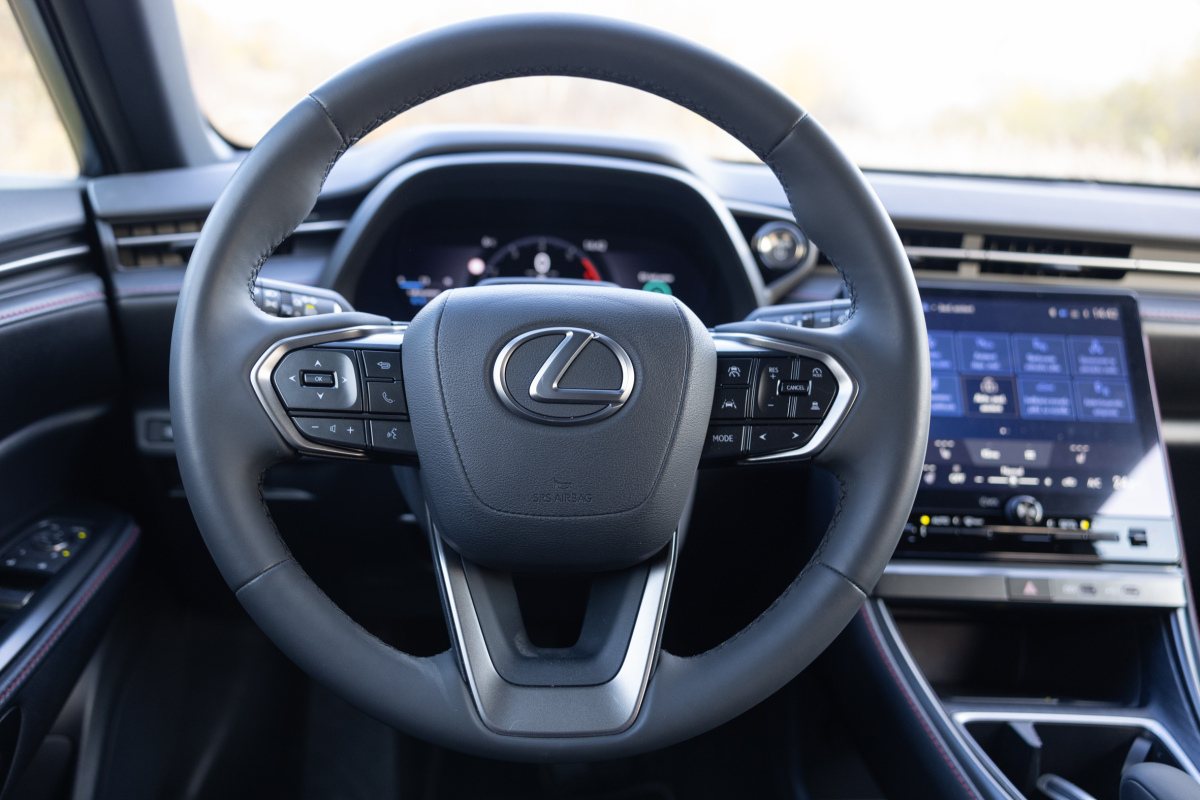 Lexus LBX Hybrid FWD - test 2024