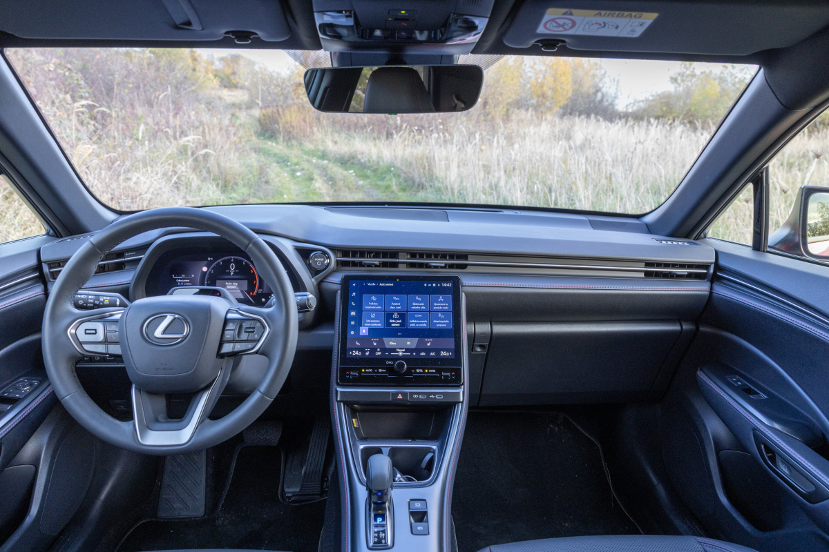 Lexus LBX Hybrid FWD - test 2024