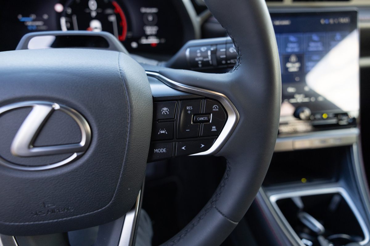 Lexus LBX Hybrid FWD - test 2024