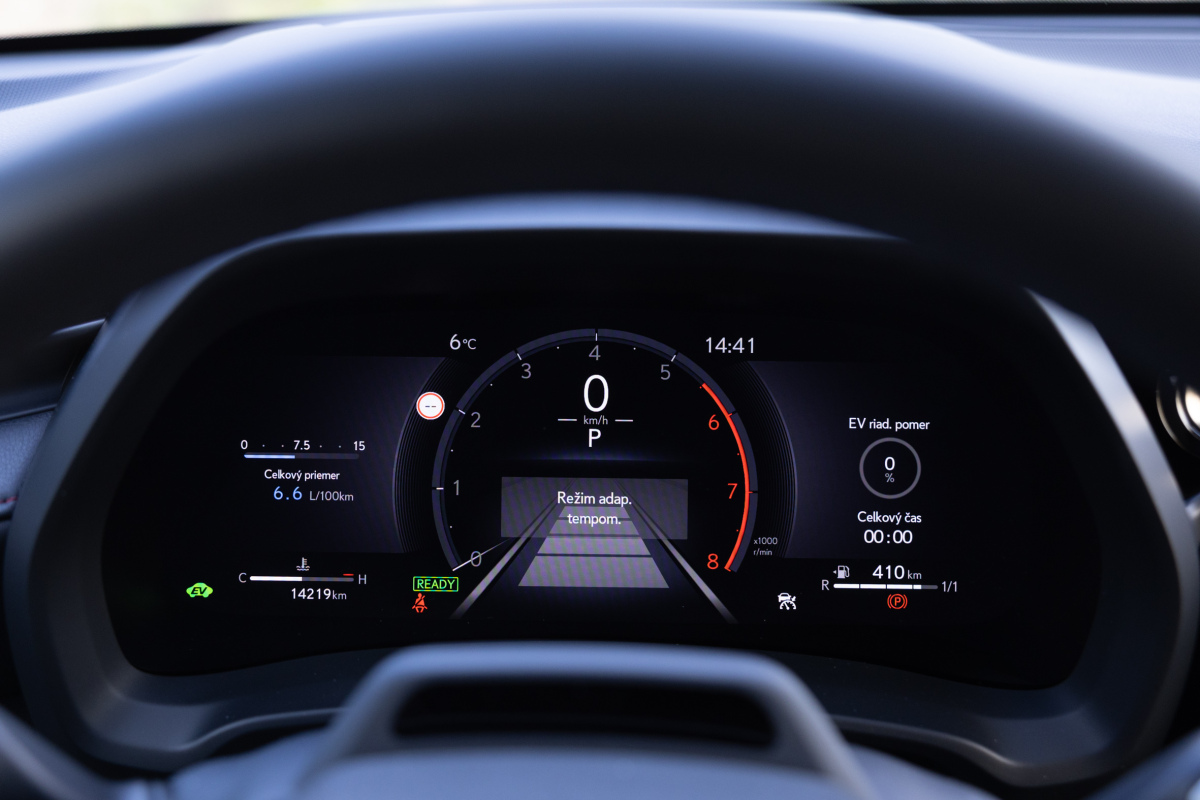 Lexus LBX Hybrid FWD - test 2024