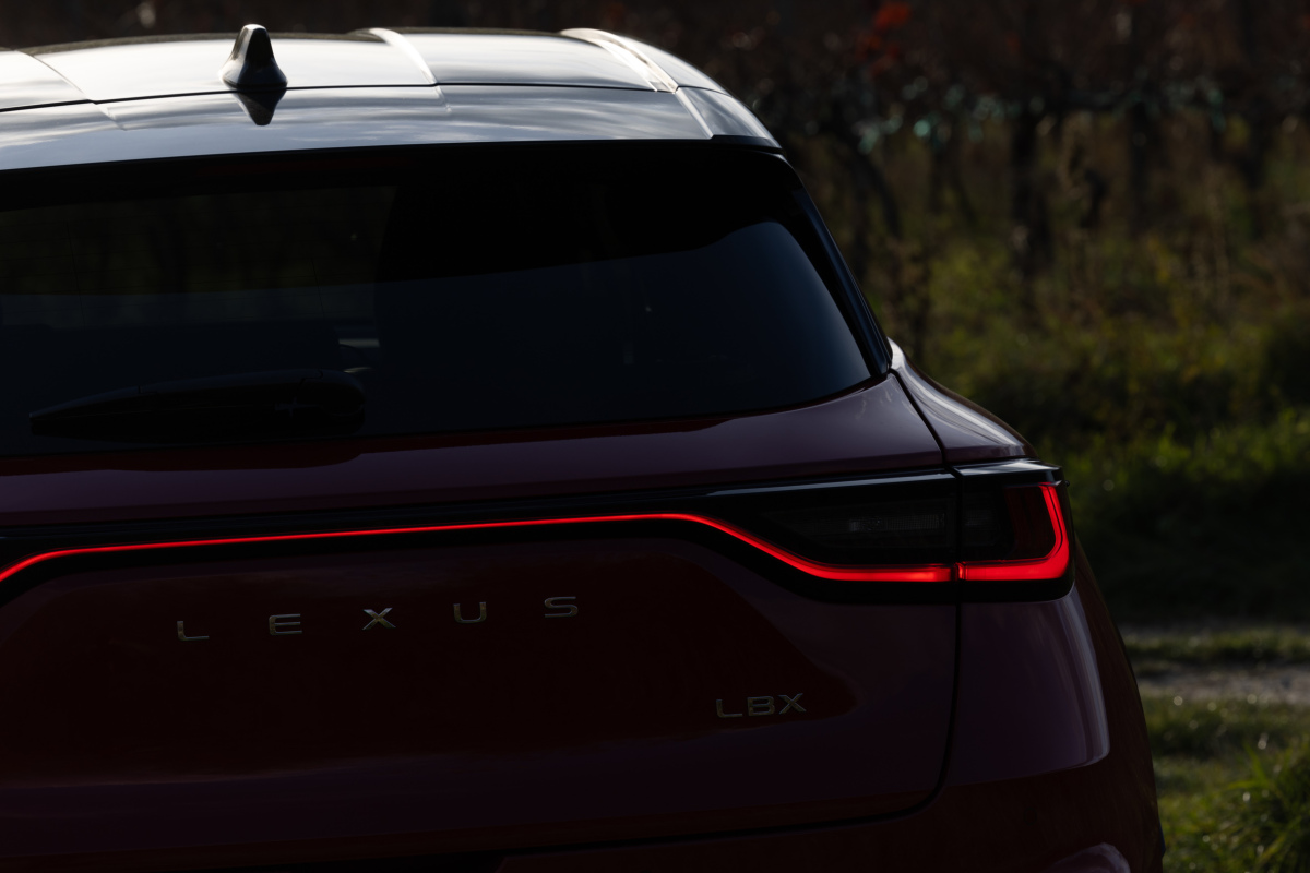 Lexus LBX Hybrid FWD - test 2024