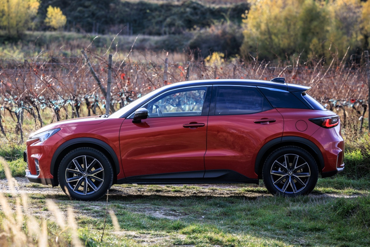 Lexus LBX Hybrid FWD - test 2024