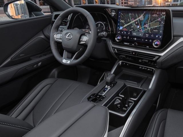 Lexus TX 9