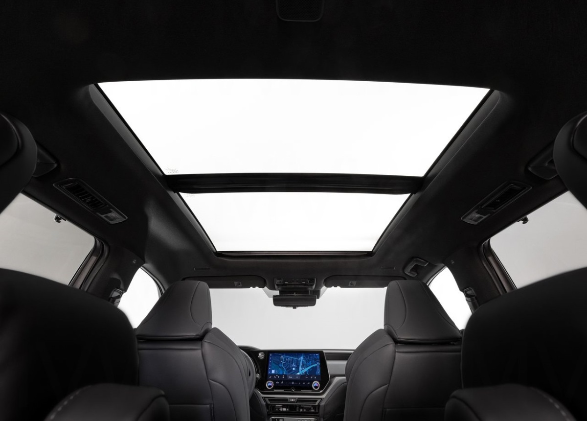 Lexus TX 16