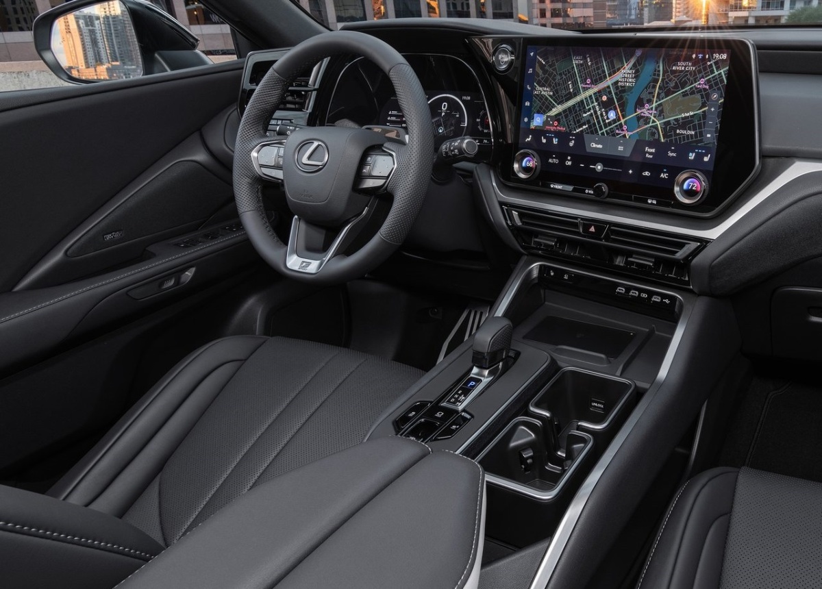 Lexus TX 9