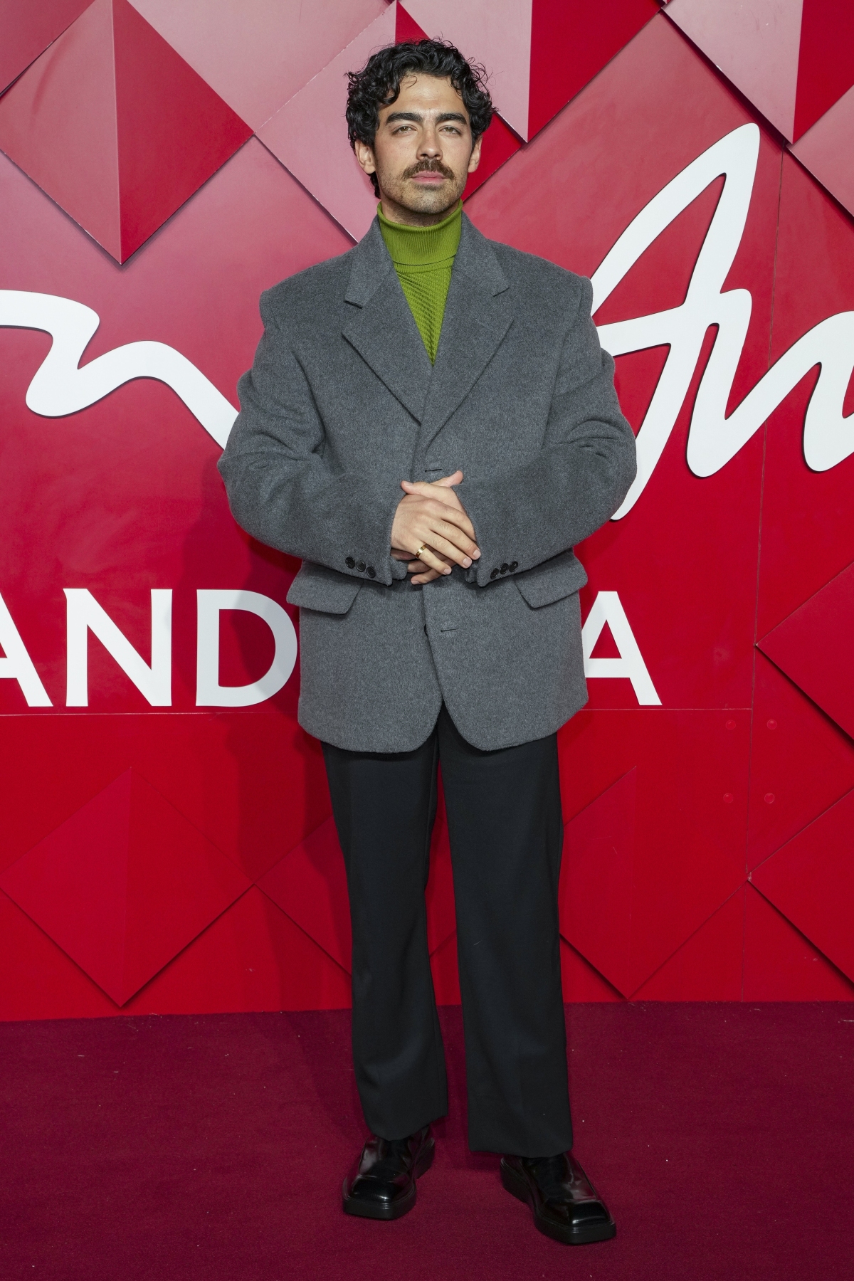 Spevák Joe Jonas.