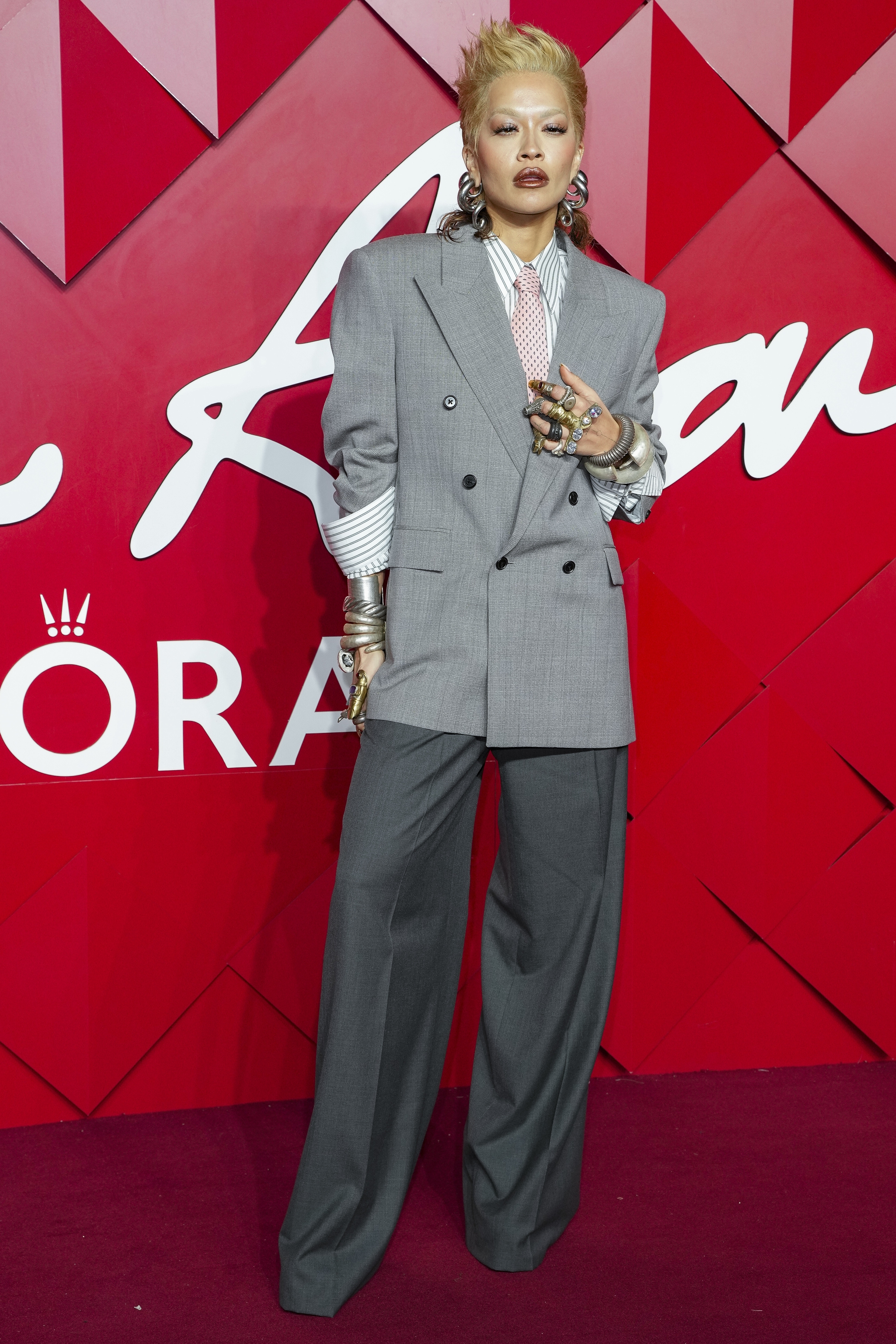Speváčka Rita Ora prišla s novým krátkym účesom.