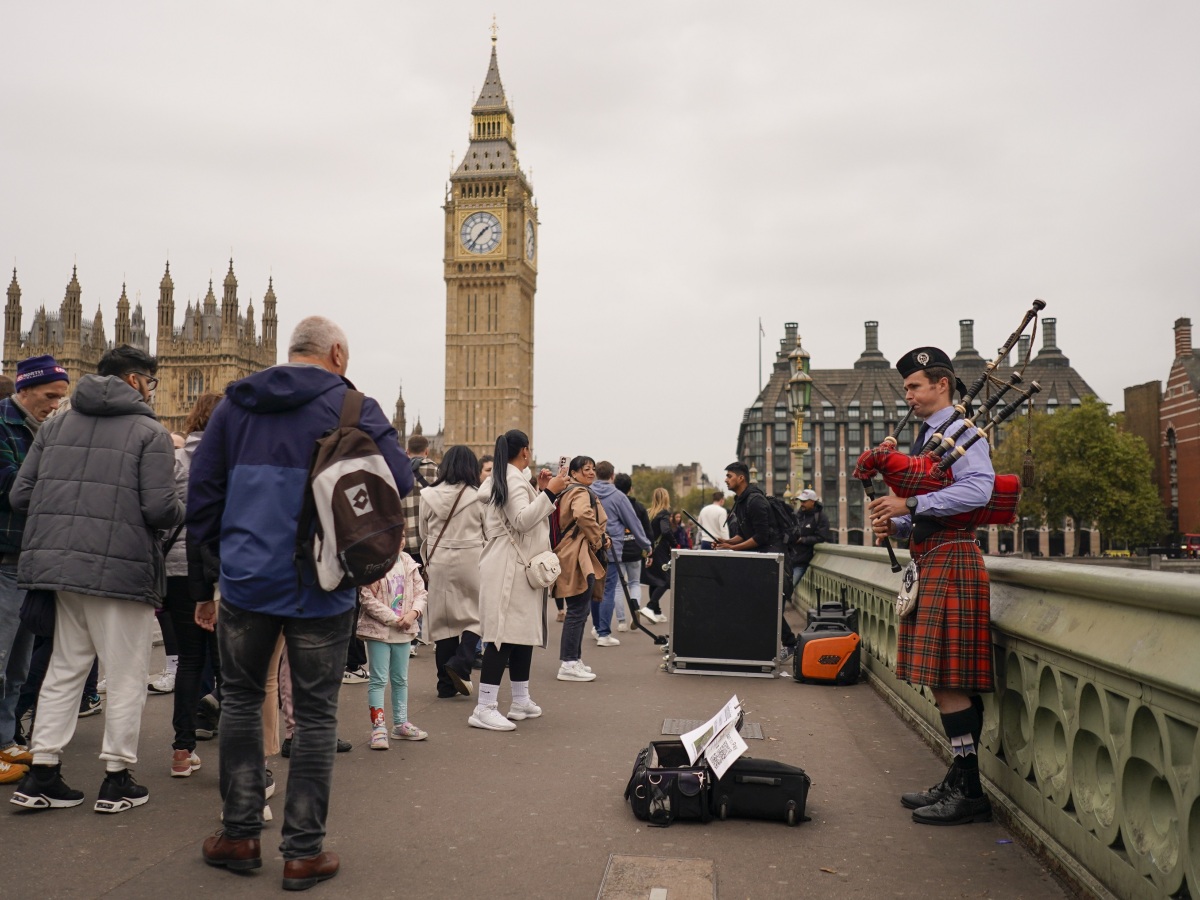 Britain / Elizabeth Tower / Big Ben / London /