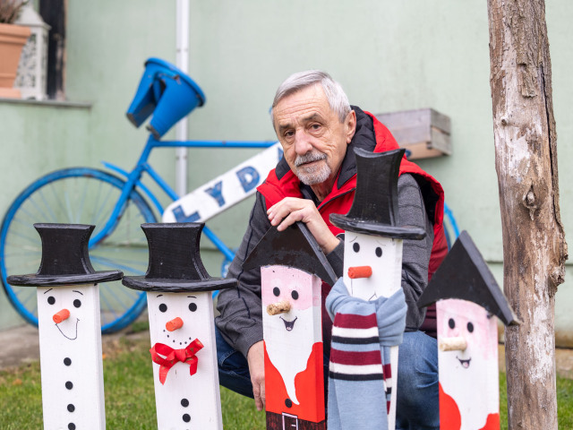 Bývalý záchranár Jozef Minár vypomáha v zariadení pre seniorov Lyda vo Vojke nad Dunajom.