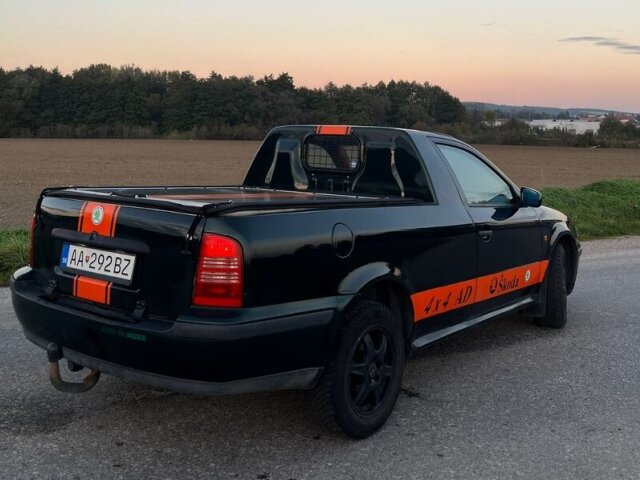 Autori museli odstrániť zadný pár dverí, vytvoriť nákladný priestor, jeho kryt aj nové výklopné veko.