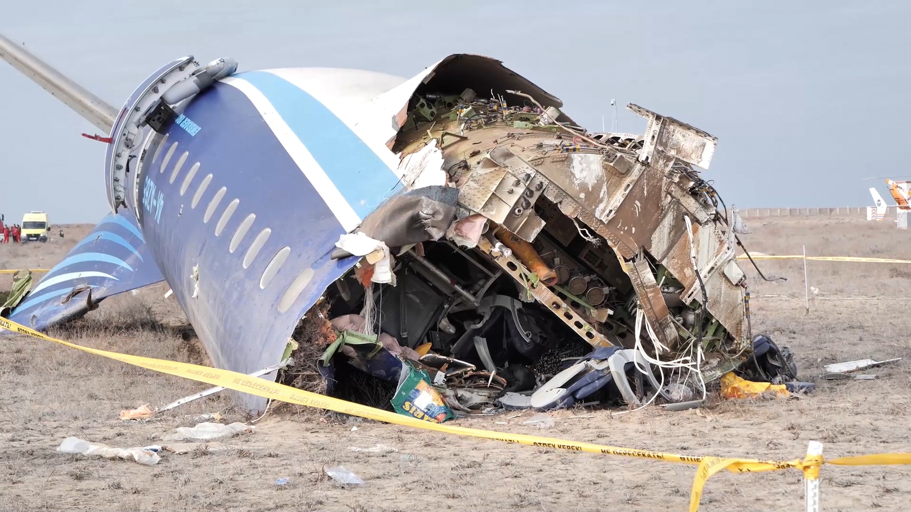 Trosky lietadla Azerbaijan Airlines Embraer 190 neďaleko letiska Aktau, Kazachstan, 25. decembra 2024.