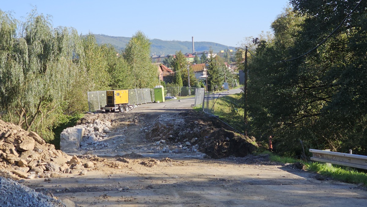 Zburany most v Hnusti