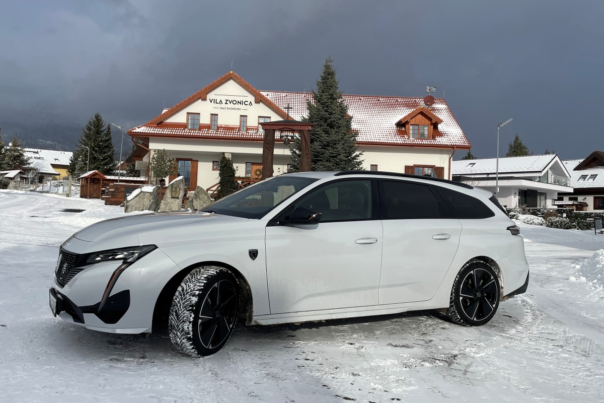 Peugeot e-308 SW - zima 2025