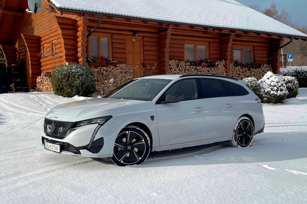 Peugeot e-308 SW - zima 2025