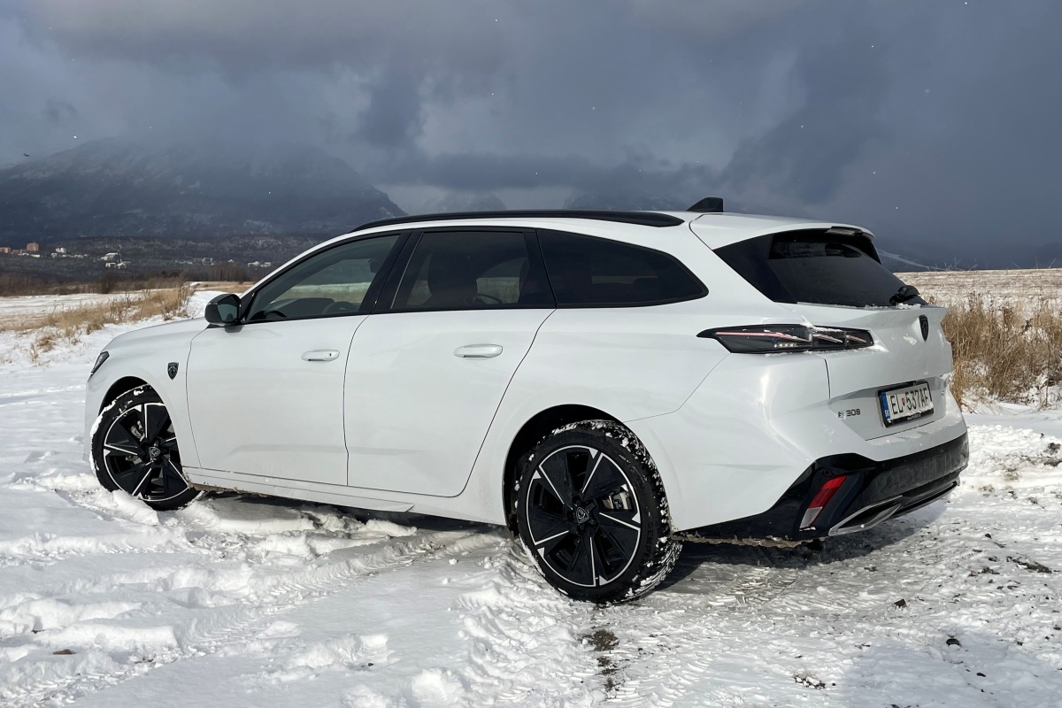 Peugeot e-308 SW - zima 2025