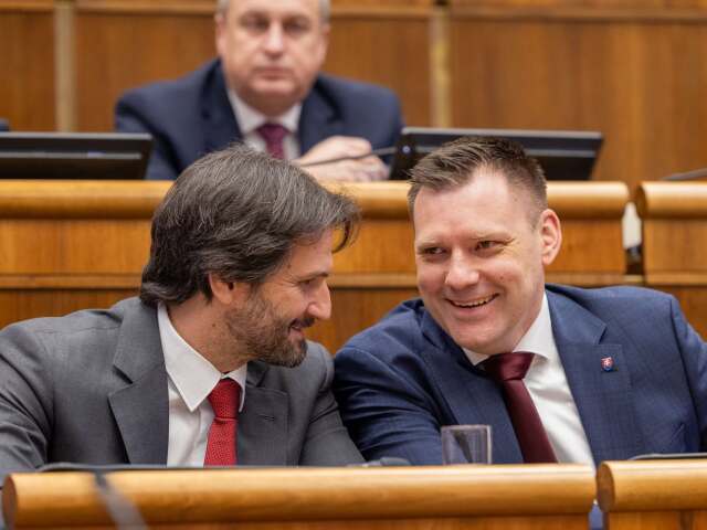 Ministri Robert Kaliňák a Tomáš Taraba počas odvolávania vlády v utorok 21. januára 2024.