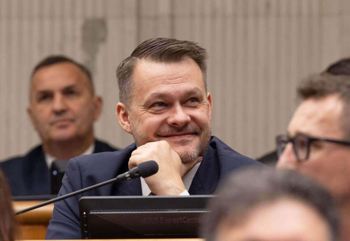 hlasovanie o vyslovenĂ­ nedĂ´very, parlament,