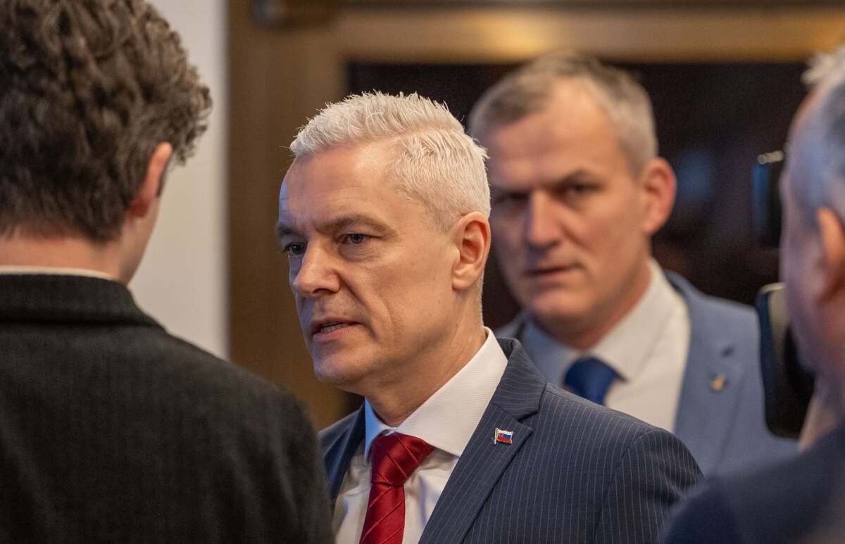 hlasovanie o vyslovenĂ­ nedĂ´very, parlament,