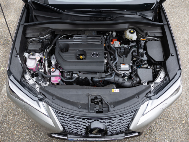 Pod prednou kapotou je prepracovaný hybridná sústava so 4-valcom 2,0 Dynamic Force, novým elektromotorom. Nová je aj li-ion batéria. Systémový výkon stúpol o 8 % na 145 kW.