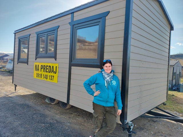 Lenka Peláková aj jej mobilný domček, ktorý zlodeji ťahali, na jeho kolesách, po hlavných cestných ťahoch.