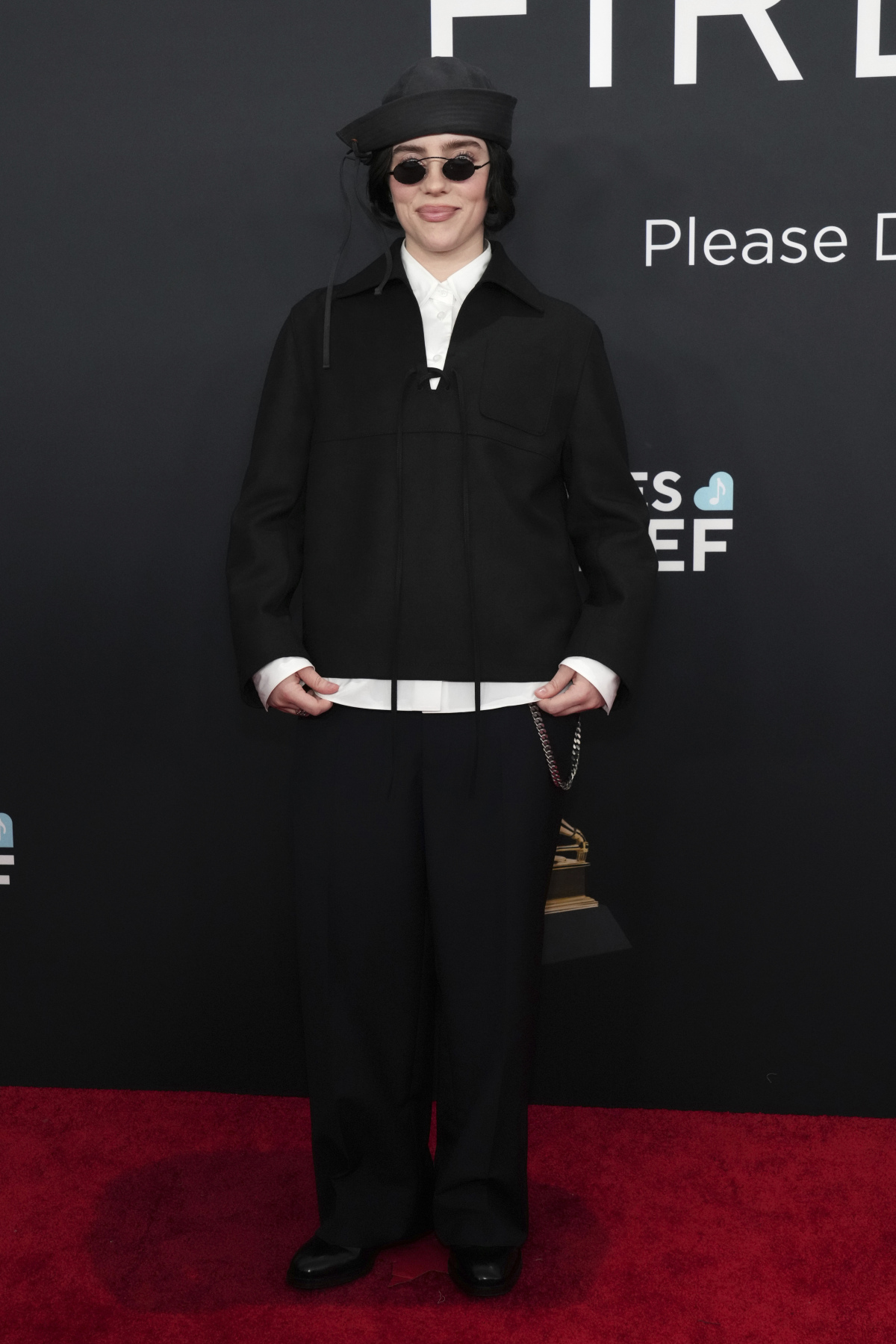 Speváčka Billie Eilish prišla oblečená v značke Prada. 