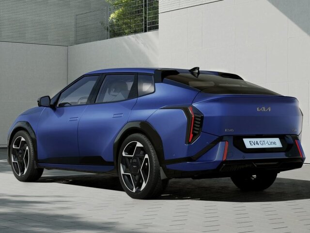 Sedan EV4 si zakladá na elegantnej siluete. Pôsobí skôr ako liftback než sedan, ale vzadu je naozaj len krátka kapota.