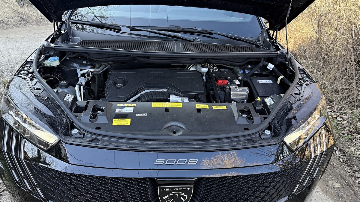 Peugeot 1.2 Hybrid 136k (2025)