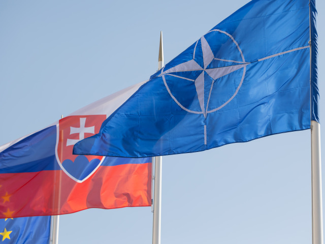 NATO / Slovensko / EÚ /