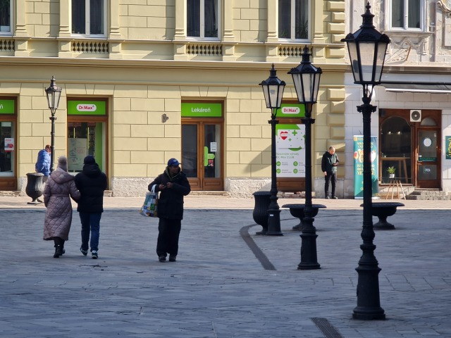 Verejne osvetlenie v centre Kosic