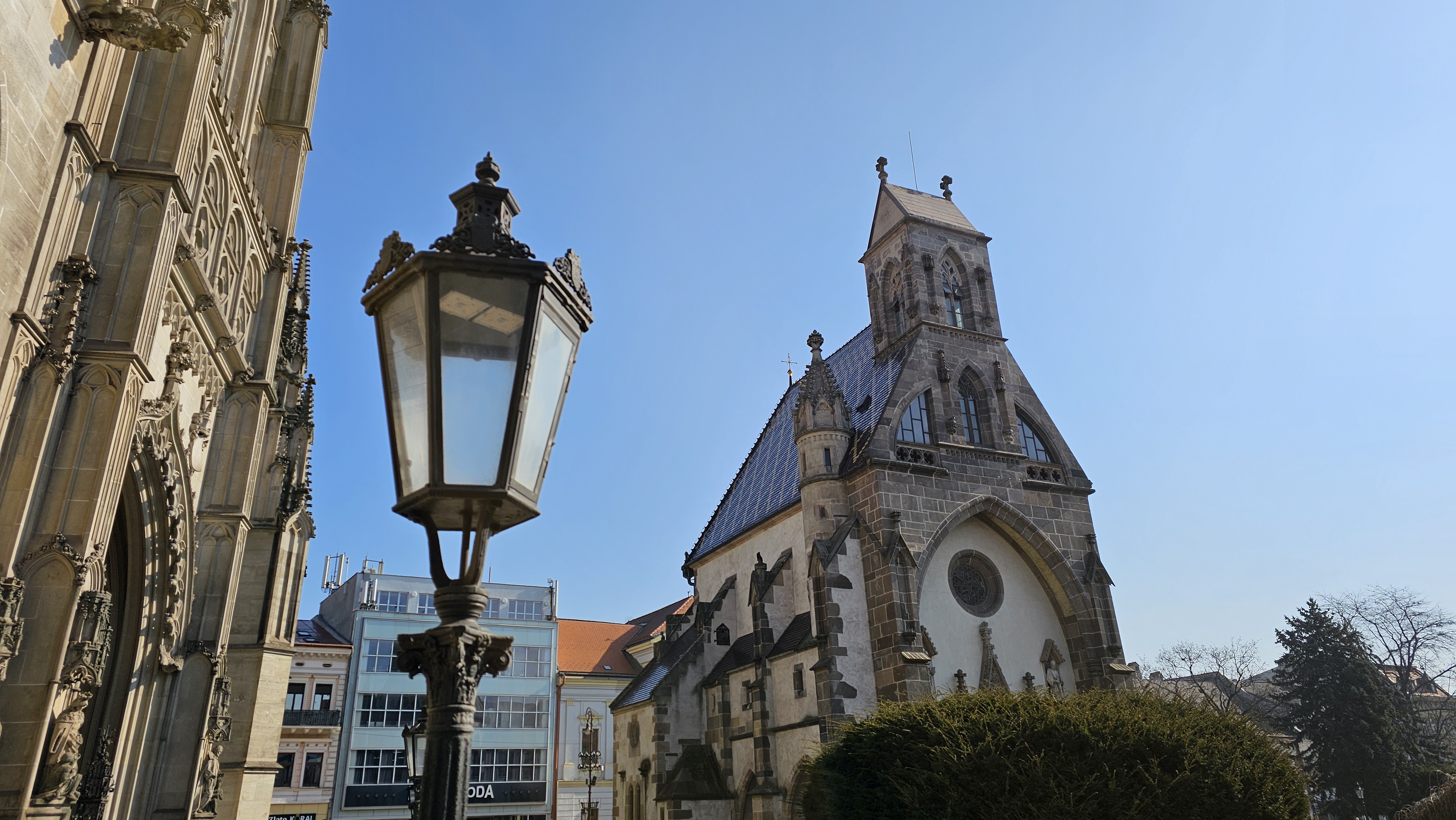 Lucerna s novým LED svetlom pri kostole sv. Michala v Košiciach