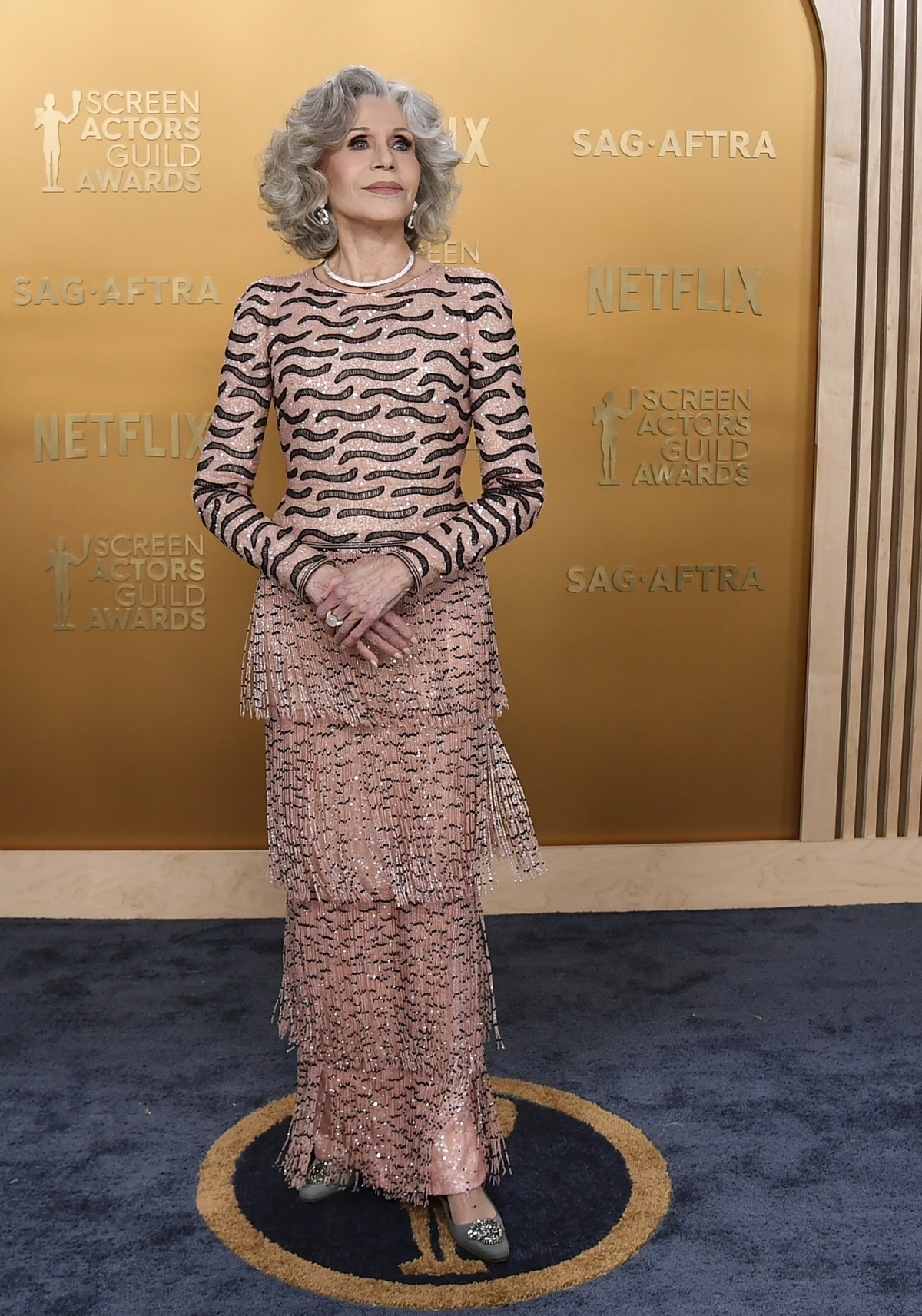 Herečka Jane Fonda prišla v kreácii Armani Privé. 
