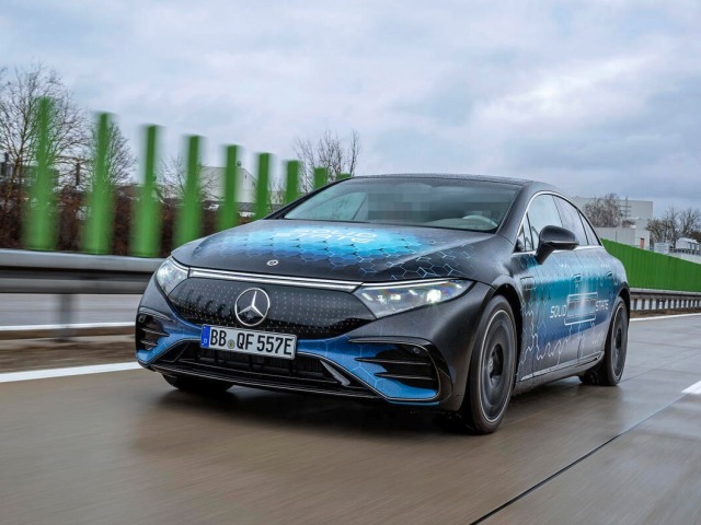 Experimentálna vlajková loď Mercedes-Benz EQS je vybavená novým typom batérií s tuhým elektrolytom.