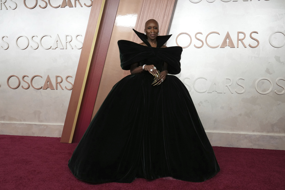 Herečka Cynthia Erivo v kreácii Louis Vuitton. 