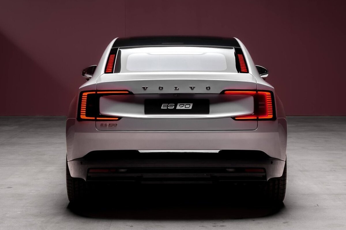Volvo ES90 - 2025